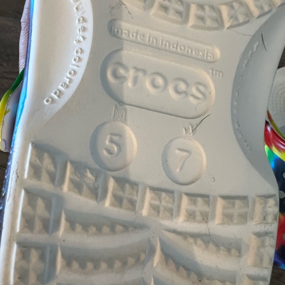 CROCS Red and Blue Sandals with Perforated Design - Picture 6 of 6